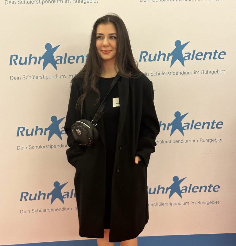 Miray (Q1 2022/23) erhält ein RuhrTalente-Stipendium
